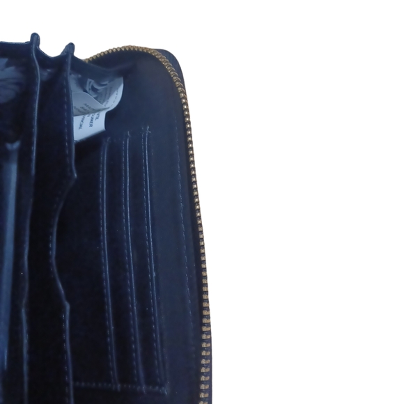 Adrienne Vittadini Zip Around Black Wallet - Picture 6 of 6